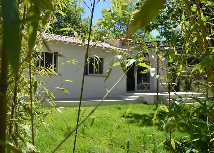 Charmante Maisonnette Independante Avec Piscine A Goult