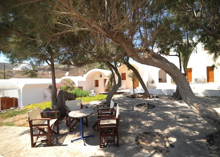 Akrotiri Hotel