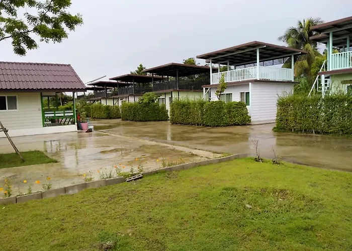 บ้านฟ้ารักตะวัน