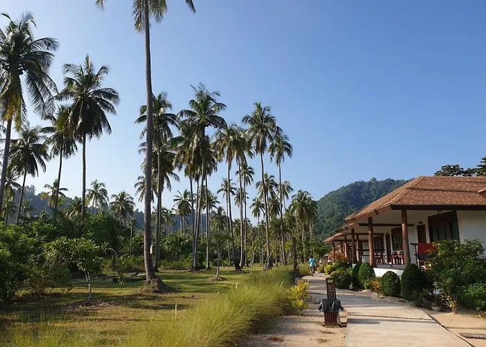 Koh Ngai Paradise Beach