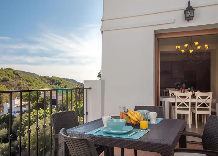 Quiet House In Village Center With Mountains Views