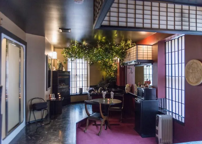 Mariaggi'S Theme Suite Hotel & Spa