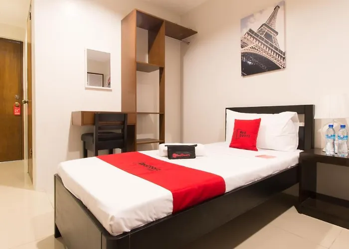 Reddoorz Plus @ Diola Villamonte Bacolod