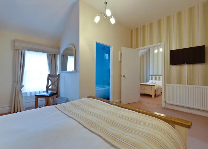 Lauriston & Lawton Court Hotel