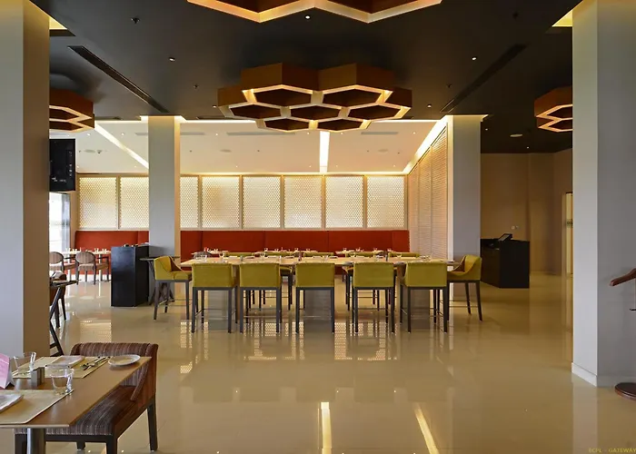 Hotel Naveen Lakeside