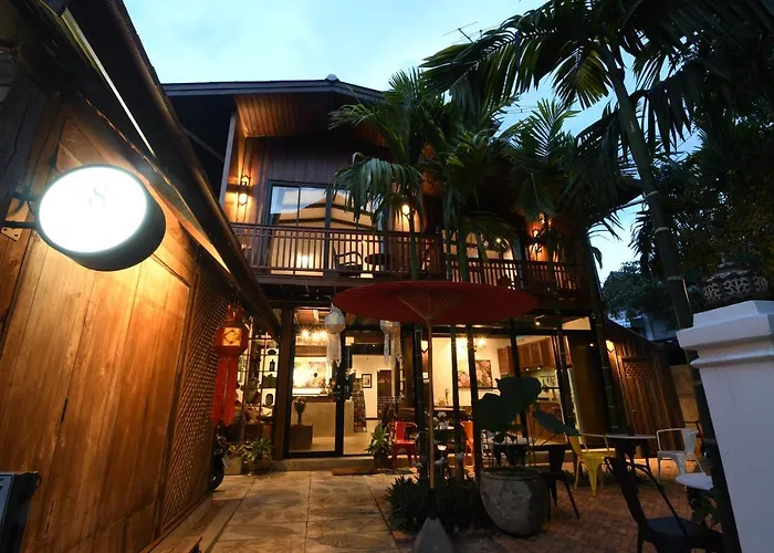 The Eight Ratvithi House